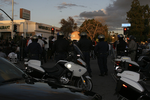 La fuerza policial detuvo las protestas en Northridge
