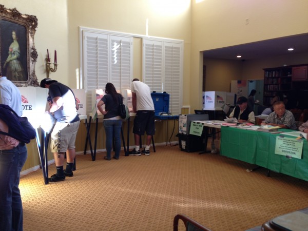 Voters take to the polls on Nov. 6 to cast their ballots in Northridge, Calif. (Photo by Luisa Gonzalez/EL NUEVO SOL)