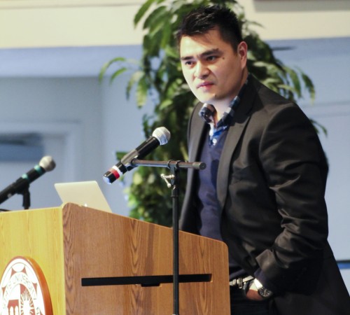 Periodista filipino, José Antonio Vargas, narra su experiencia y presenta su campaña "Define American" en CSUN. Foto: Karla Henry/ El Nuevo Sol.