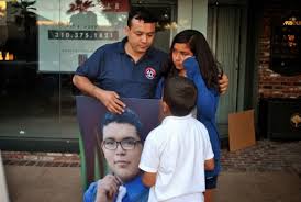 Although unable to cross with Rivera, his family remained supporting throughout the duration of his detention. Photo: Alex Corey/El Nuevo Sol