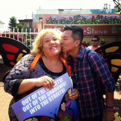 Ronnie Veliz next to a DREAMers mom. Photo courtesy of Ronnie Veliz.
