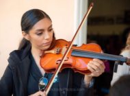LATINAS EN LA MÚSICA: Cristal Morales es violinista y vocalista del Mariachi Palmeras